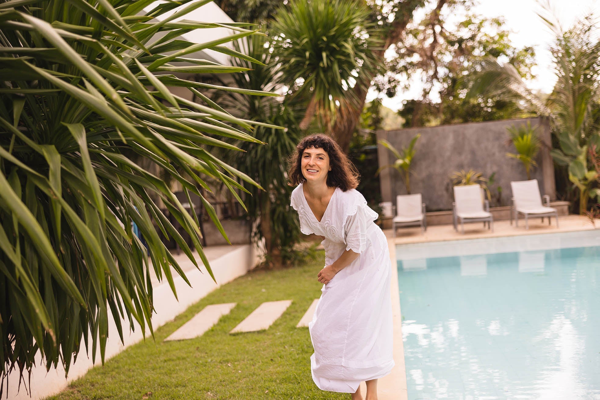 How to Decorate a Summer Courtyard Effectively